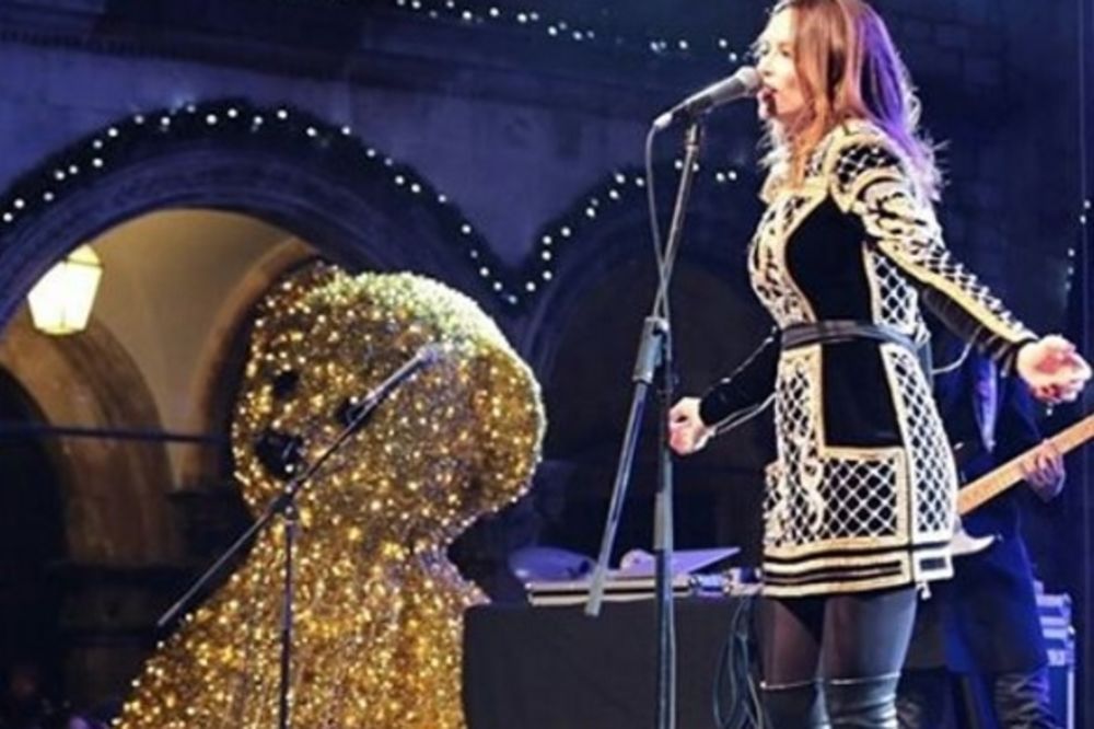 Mali Keba i Severinin sin dočekali Novu godinu na njenom nastupu! (VIDEO)