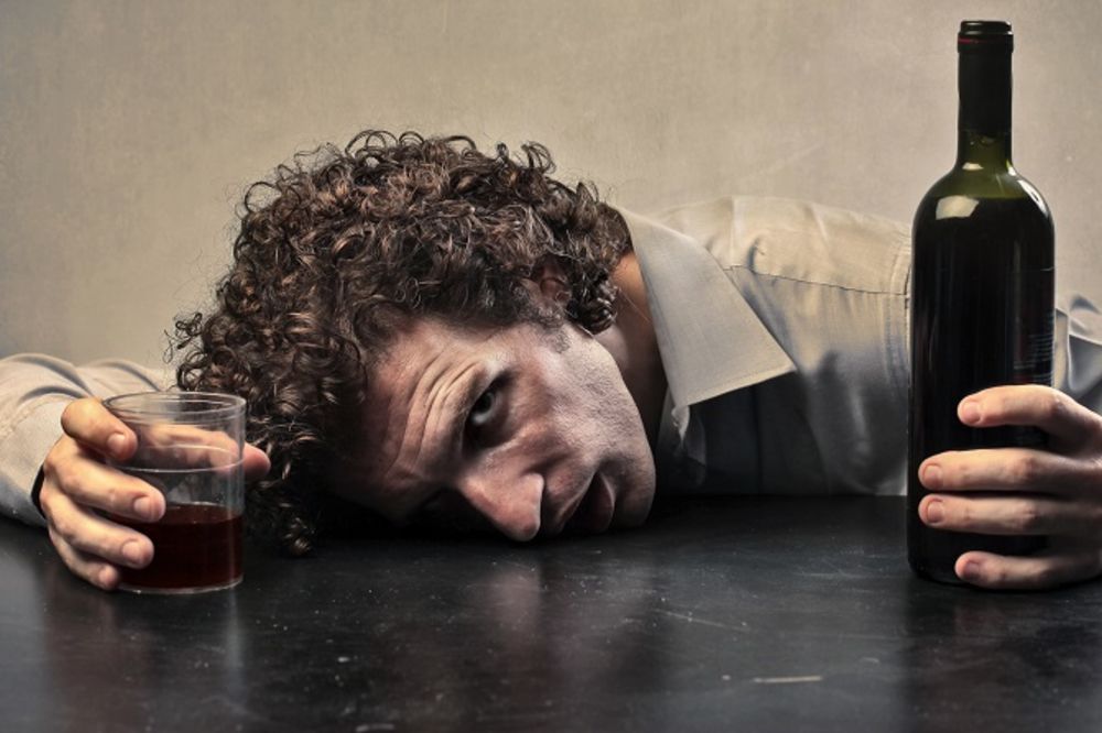 Mislili su da je umro i odneli ga u mrtvačnicu, a on se u stvari obezdanio od alkohola!