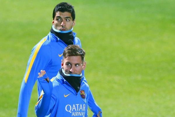 Kroz noge Suarezu: Mesi se sprdao na treningu sa saigračem! (VIDEO)