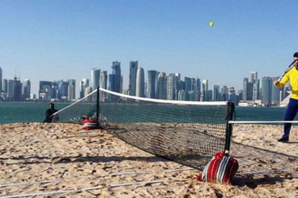 Ima li veličanstvenijeg pogleda? Novak i Rafa igraju tenis na pesku pred turnir u Dohi! (FOTO)