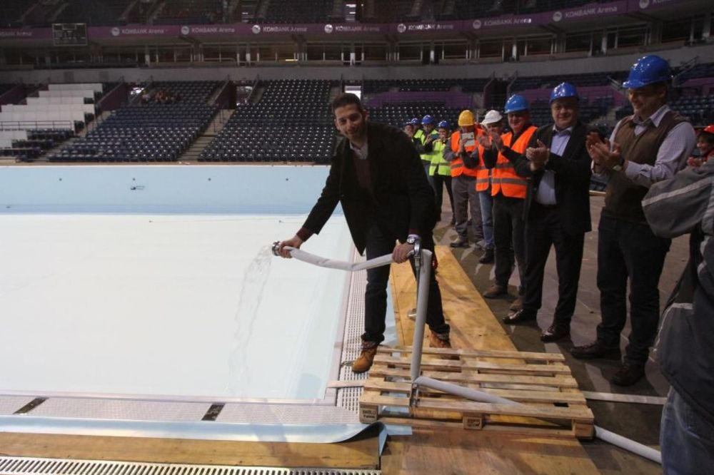 Udovičić svečano napunio bazen u Kombank Areni! (FOTO)