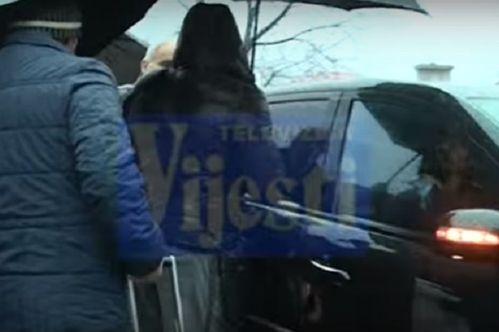 Samo bahato: Pogledajte kako je Marovićev sin udario novinara odmah po puštanju iz zatvora! (VIDEO)