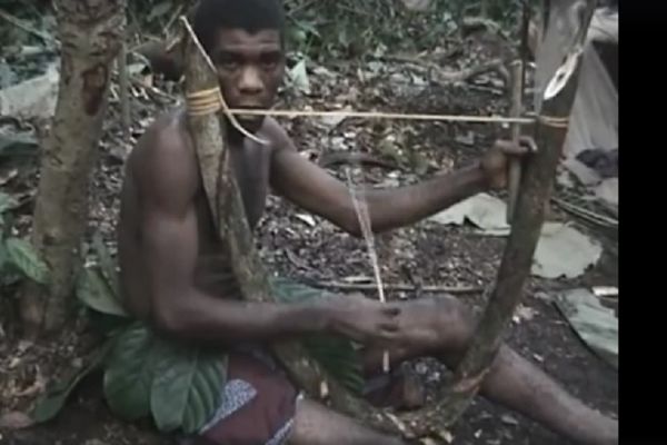 Uverite se i sami: Egzotični zvuci Afrike nastaju pomoću štapa i kanapa! (VIDEO)