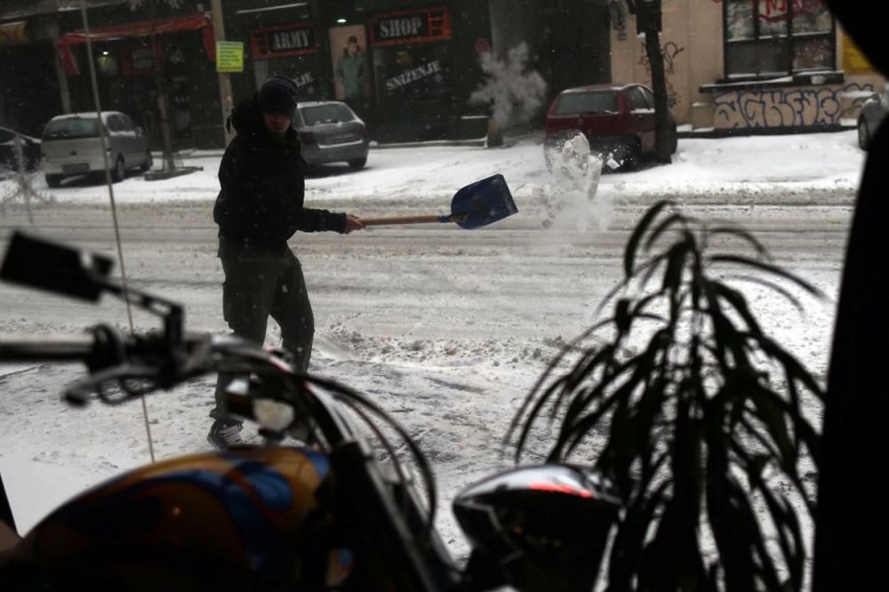 Srbija se i dalje bori sa snegom: Putevi prohodni, ali je saobraćaj i dalje usporen