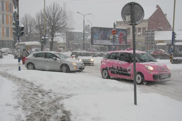 Njemu je sve potaman: Vučić se zahvalio putarima na očišćenim putevima