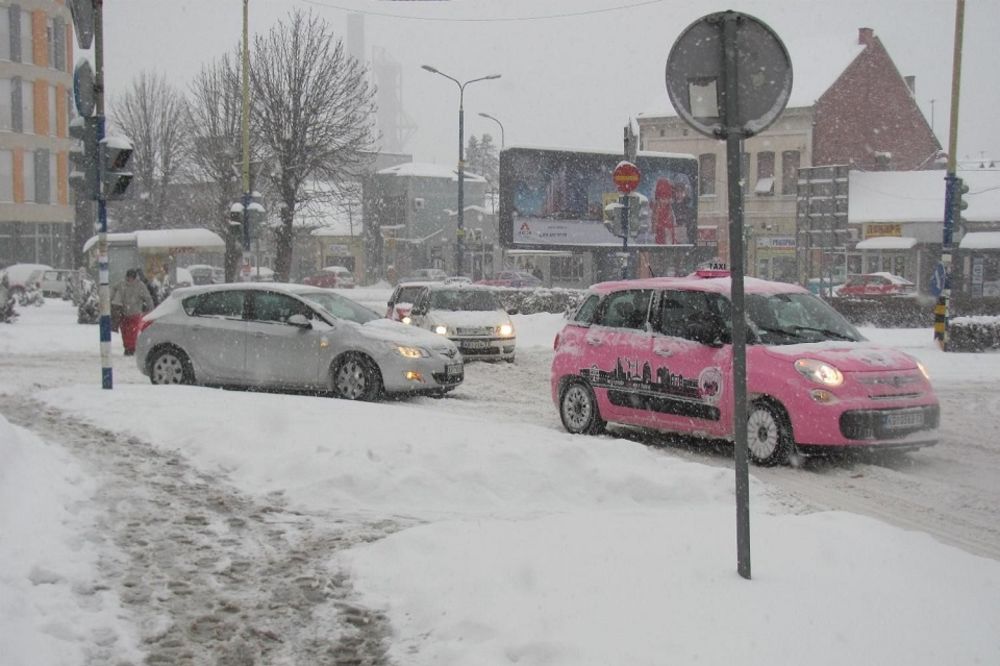 Njemu je sve potaman: Vučić se zahvalio putarima na očišćenim putevima