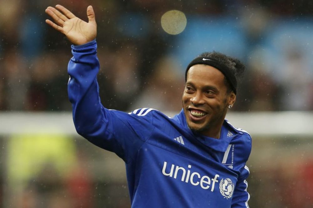 Koliko bi ovo bilo dobro: Sprema se transfer decenije, Ronaldinjo stiže u Premijer ligu? (VIDEO)