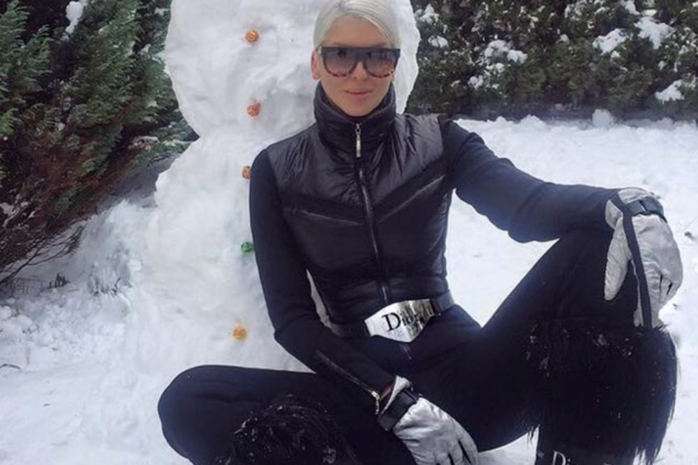 JK uživa na snegu sa svojim mezimicama! A gde je tata? (FOTO)