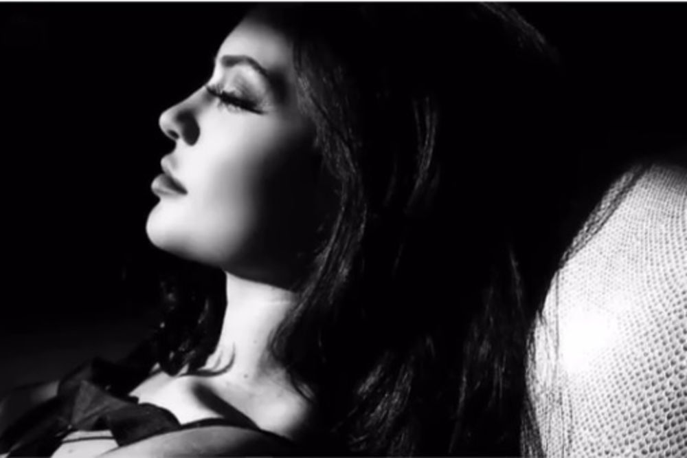 Kajli Džener u najbezobraznijem videu do sada (VIDEO) (FOTO)