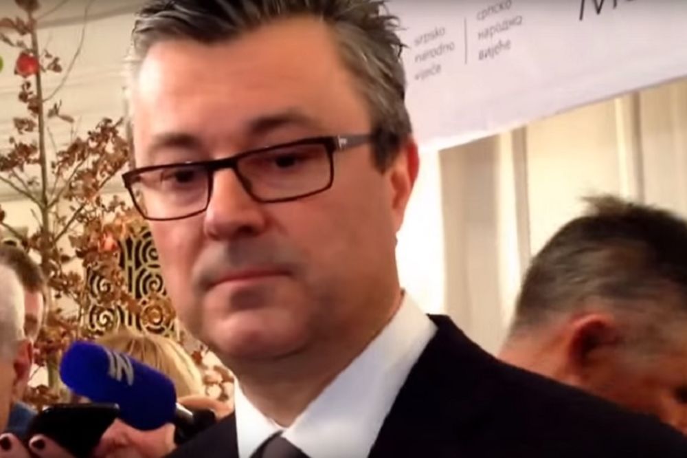 Baš ga krenulo: Budući premijer Hrvatske izvukao novčić iz Božićne česnice! (VIDEO)