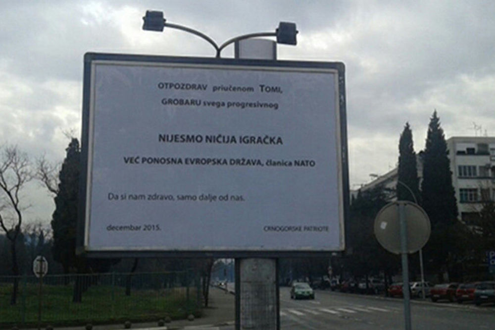 Nijesu ničija igračka: Crnogorske patriote povele rat bilbordima protiv Tome Nikolića (FOTO)