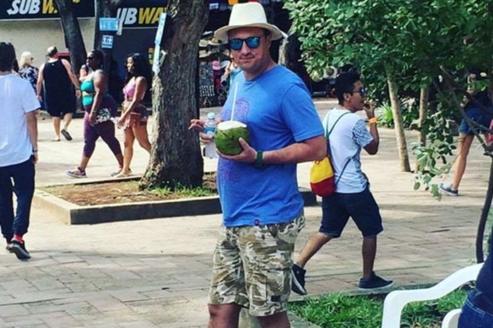 Andrija Milošević zapalio sa maćehom na letovanje usred zime (FOTO) (VIDEO)