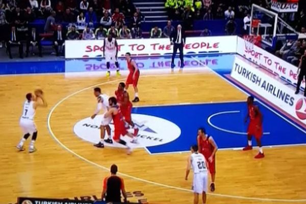 Nova minijatura najvećeg talenta Evrope: Dončićeve tri trojke u samo 2 minuta! (VIDEO)