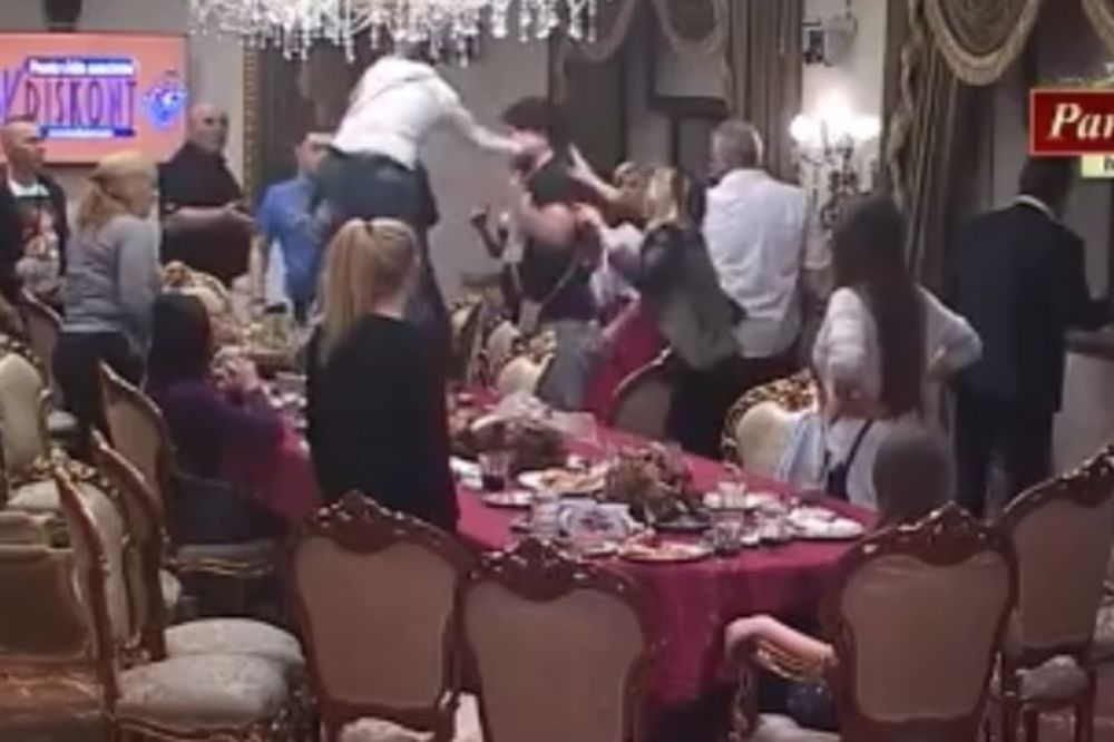 ​U Parovima ništa nije sveto! Sevali šamari i na Božić (VIDEO)