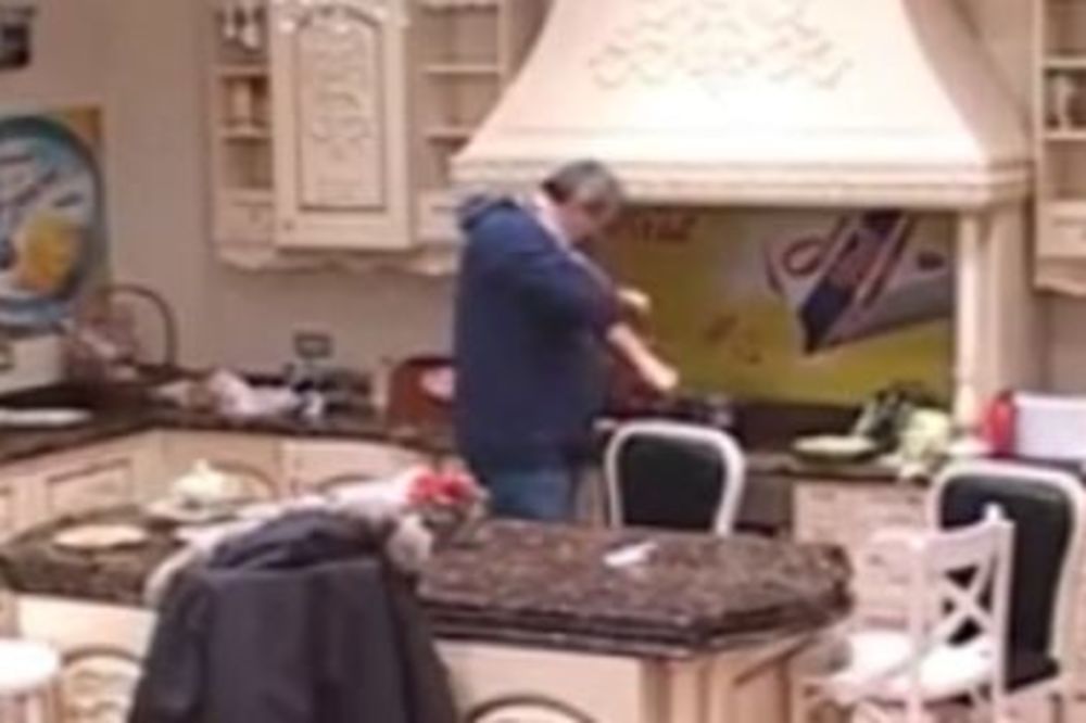 Miki sve isfolirao da je pokuša da se ubije! Kad smo videli kako - zaplakali smo od smeha!