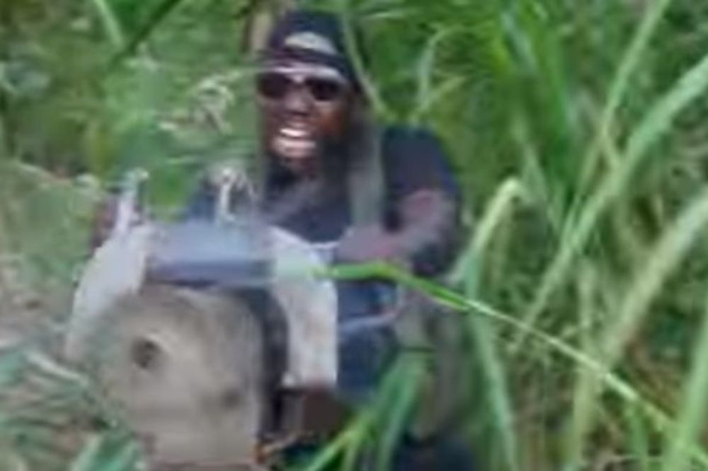 Zacenili smo se! Švarci i Stalone su dobili upalu trbušnjaka od smeha kad su videli The Expendables iz Ugande!