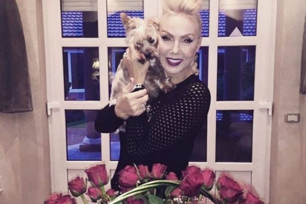 Bahata Lepa Brena! Izmaltretirala fana sa detetom! (VIDEO)