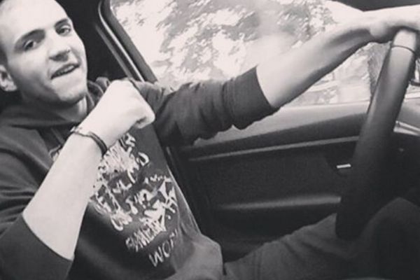 Veljko može da glumi opasnog momka koliko hoće, ali ovo je dokaz da će uvek biti mali Cecin sin!