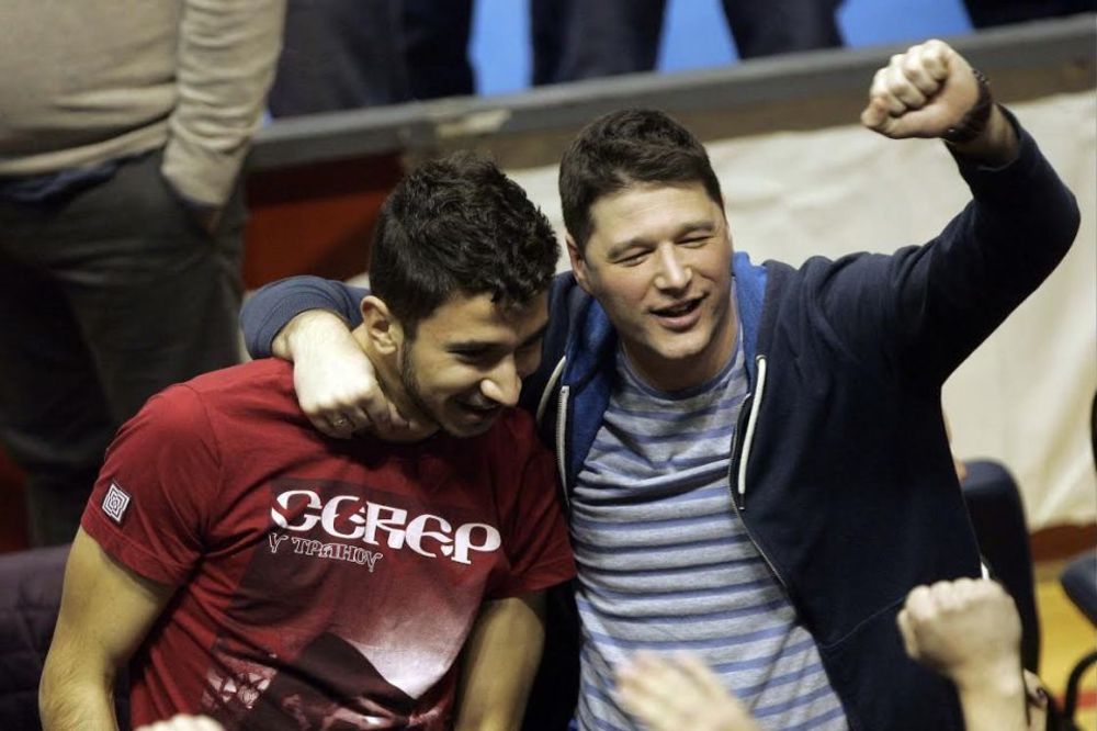 Pravo sa Enfilda u Pionir da se bodri Zvezda! (FOTO)