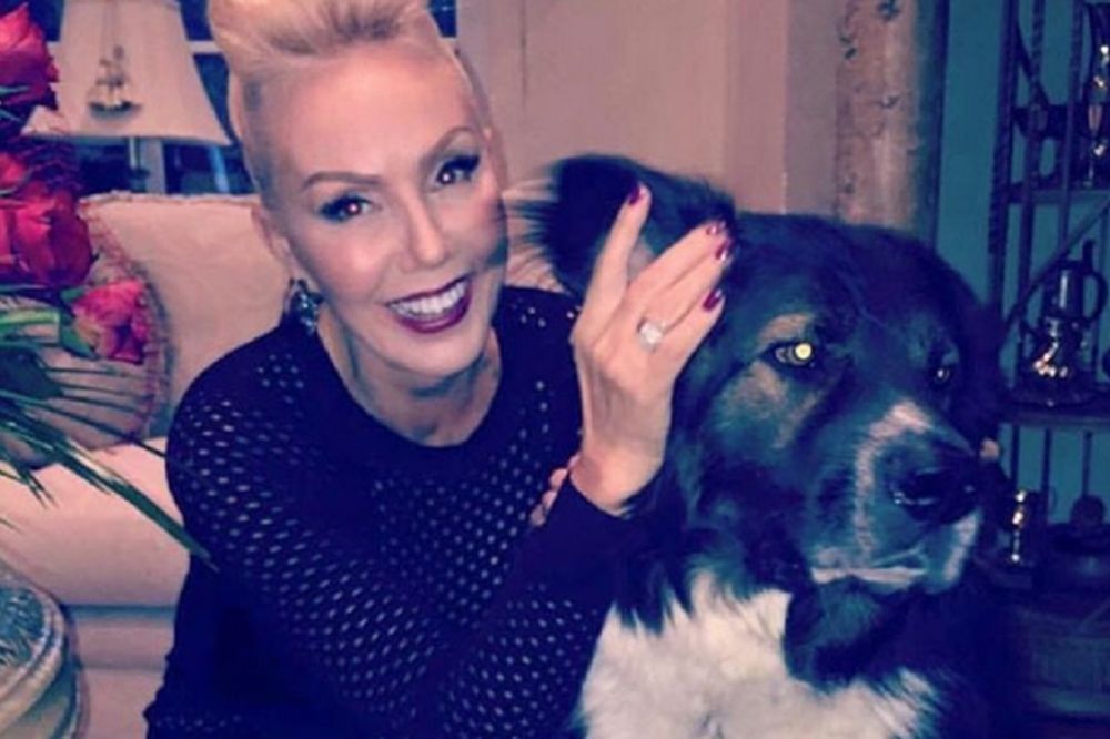 Brena htela sve da zadivi ovom glamuroznom fotkom, ali je jedan detalj upropastio sve! (FOTO)