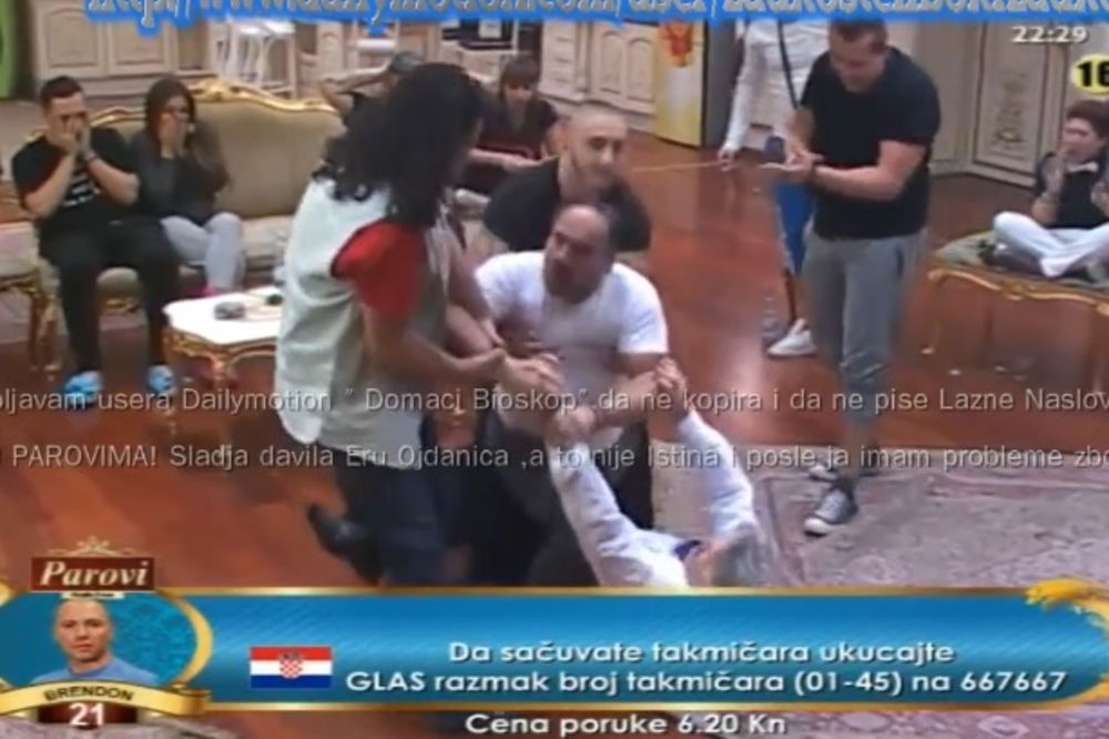 Malo se zaneo: Zmaj polomio karlicu gostu Parova! (VIDEO)