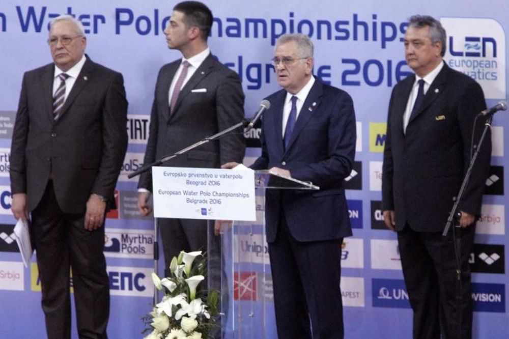 Publika je rekla svoje: Zvižduci zastavama, predsedniku Srbije, ministru... i naravno Hrvatima! (VIDEO)