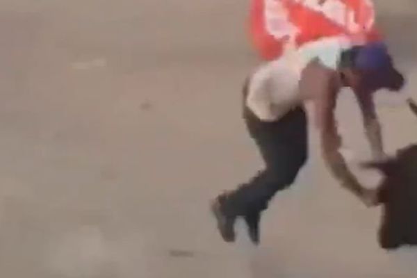 Kakav lik?! Umislio da je bik! (UZNEMIRUJUĆI VIDEO)