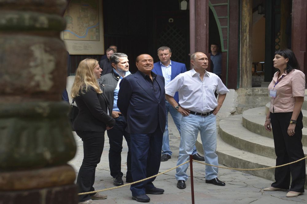 Da li je ovo fotka decenije? Putin i Berluskoni obožavaju jednu stvar! (FOTO)