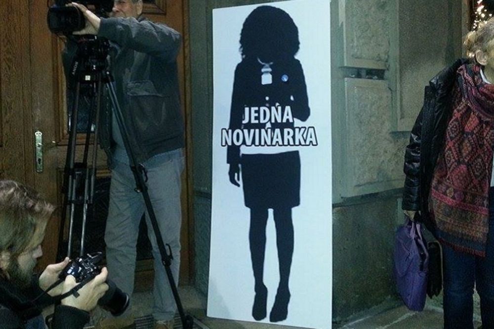 Kesić na protestu novinara: Sine, evo ga deka, on ne kleči! (VIDEO)