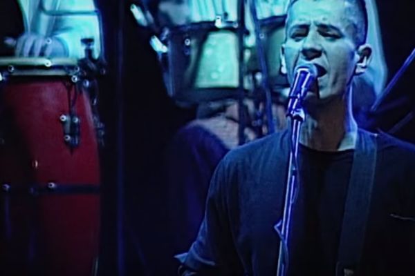 Između dva dana: Nikada objavljena pesma Milana Mladenovića! (VIDEO)