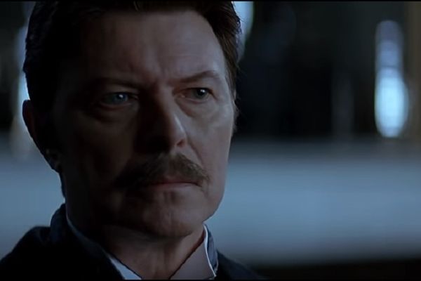 Ovako je Bouvi igrao Nikolu Teslu! Poslednja rola muzičkog velikana! (VIDEO)