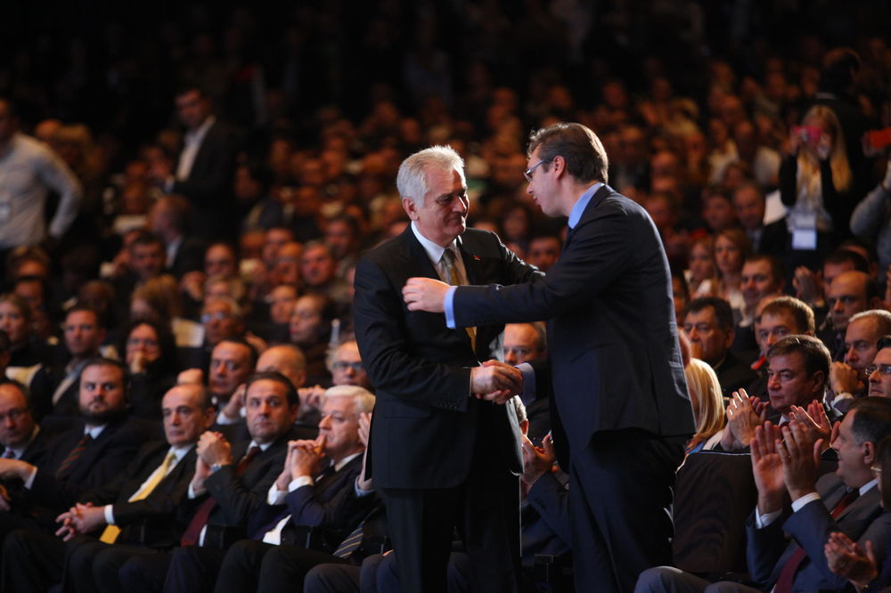 SNS se pocepao! Ni kod naprednjaka ne može bez podela!