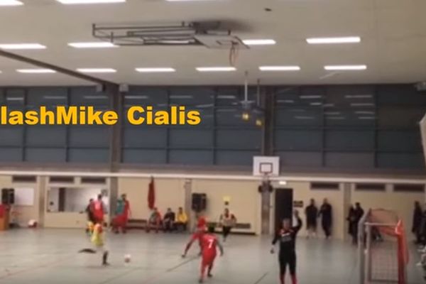 Odbranio je svoj gol i nogom postigao koš, a onda je primio gol! Da, dobro ste pročitali! (VIDEO)