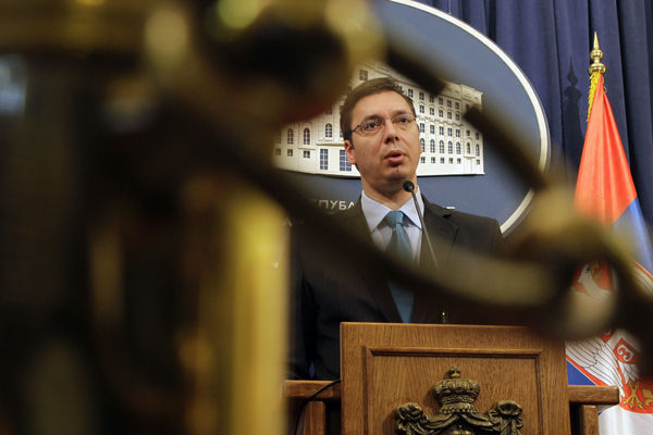 Smučilo mu se da mu zvižde: Vučić raspisuje izbore u aprilu! (FOTO)