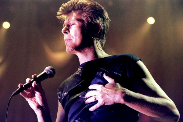 Britanska ambasada otvorila prvu knjigu sećanja zbog smrti Dejvida Bouvija