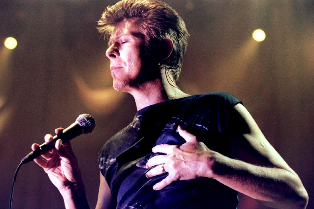 Britanska ambasada otvorila prvu knjigu sećanja zbog smrti Dejvida Bouvija