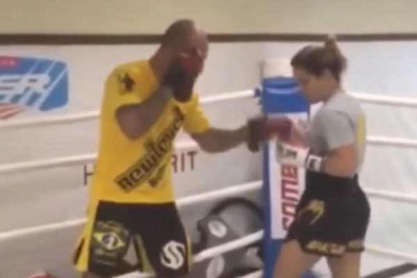 Ona bi izdržala više od 13 sekundi: Konor MekGregor bi se uplašio kad bi video Aldovu ženu! (VIDEO)