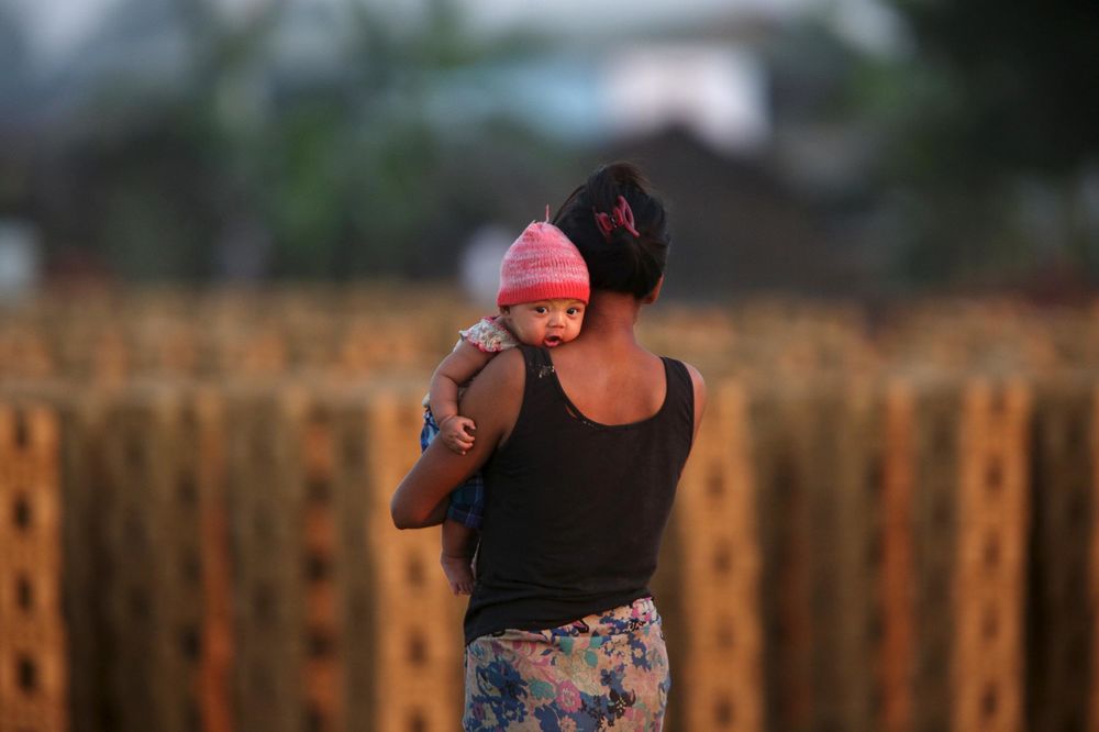 Niko se više neće zvati Sekira: 10.000 dozvoljenih imena u Tadžikistanu! (FOTO)