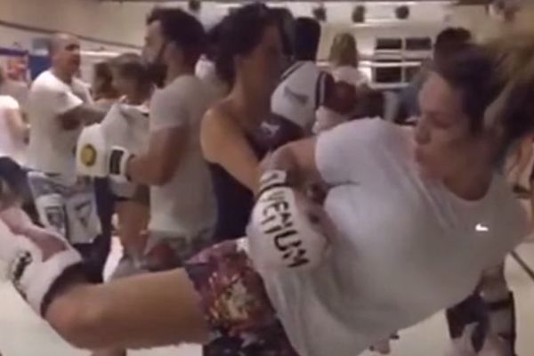 Muž joj je bio neprikosnoveni UFC šampion do skora, a i ona tuče za medalju! (VIDEO)