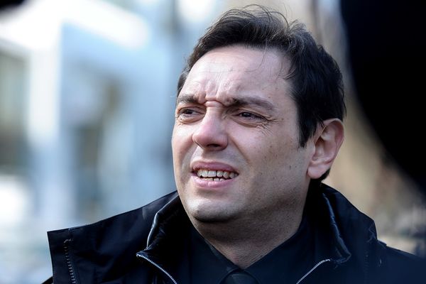 Jezivo je koliko je ovaj čovek nepismen: Vuline, ne kaže se SVO vreme! (VIDEO) (GIF)