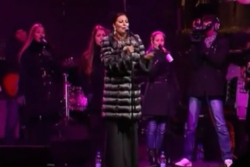 Ceca napravila šou za Srpsku NG! 35.000 Nišlija pevalo sa njom! (FOTO) (VIDEO)