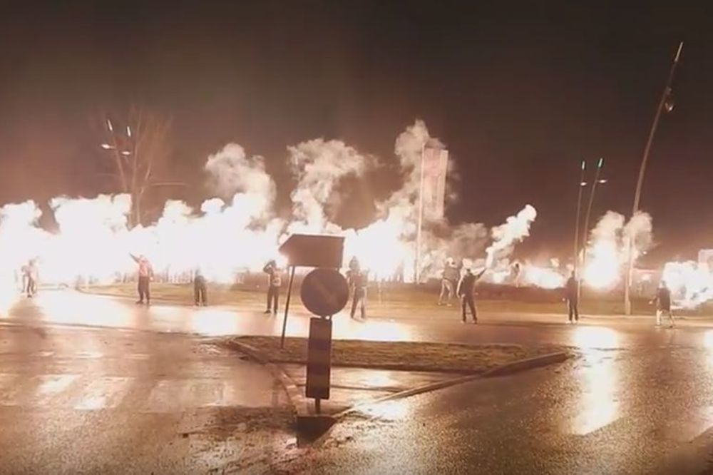 Goreo je Novi Sad: Vatreni spektakl Delija za Srpsku Novu godinu! (VIDEO)