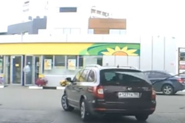 Kada se žene spetljaju smeh je zagarantovan! (VIDEO)
