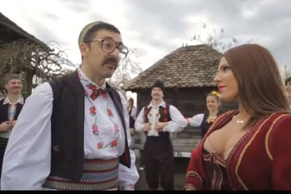 Ljudi besni zbog skrnavljenja tradicije! Traže zabranu spota Sandre Afrike (VIDEO)