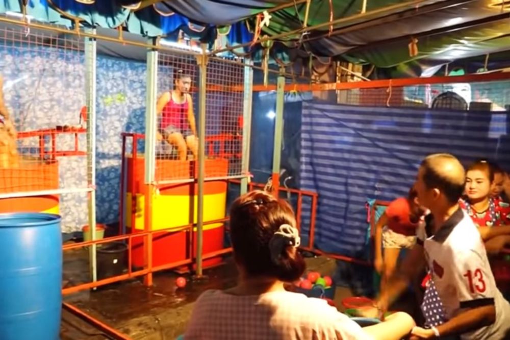 Feministkinje čupaju kose zbog ovog prizora! Šta vi mislite? (VIDEO)