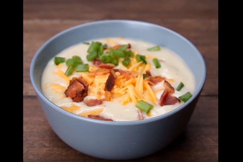 Da vas ugreje: Topla i kremasta čorba sa piletinom i krompirom (RECEPT) (GIF) (VIDEO)