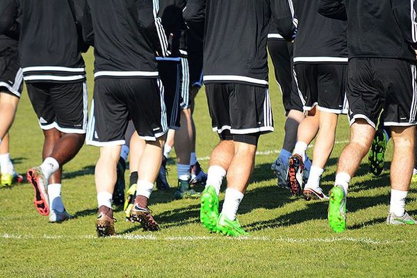 Cirkus Zemunelo: U Partizanu niko ne nosi iste kopačke, a drečave boje su in! (FOTO) (VIDEO)