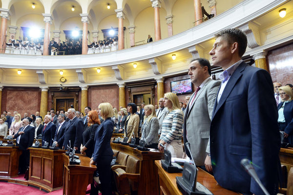 Skupština se pretvorila u cirkus, Vlada u komediju, država u ludnicu!