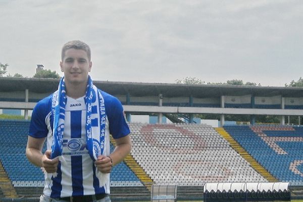 Ovo je fudbaler koji je pokušao da se ubije skokom sa 6. sprata usred Beograda! (FOTO)