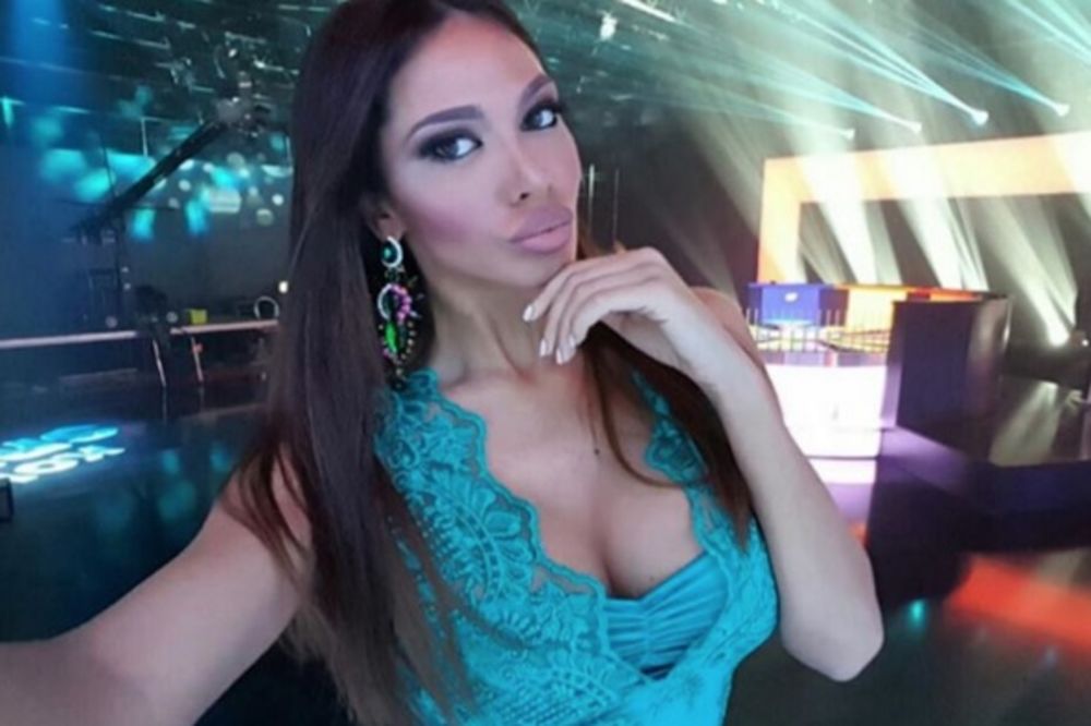 Odakle joj lova? Soraja se pohvalila novim automobilom (FOTO)